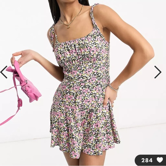 ASOS DESIGN flippy cami romper in ditsy floral - Picture 3 of 4